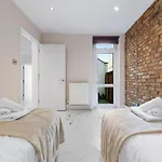 Elegant Oasis - 2 Bed - Garden - 65 Inch Tv & Netflix