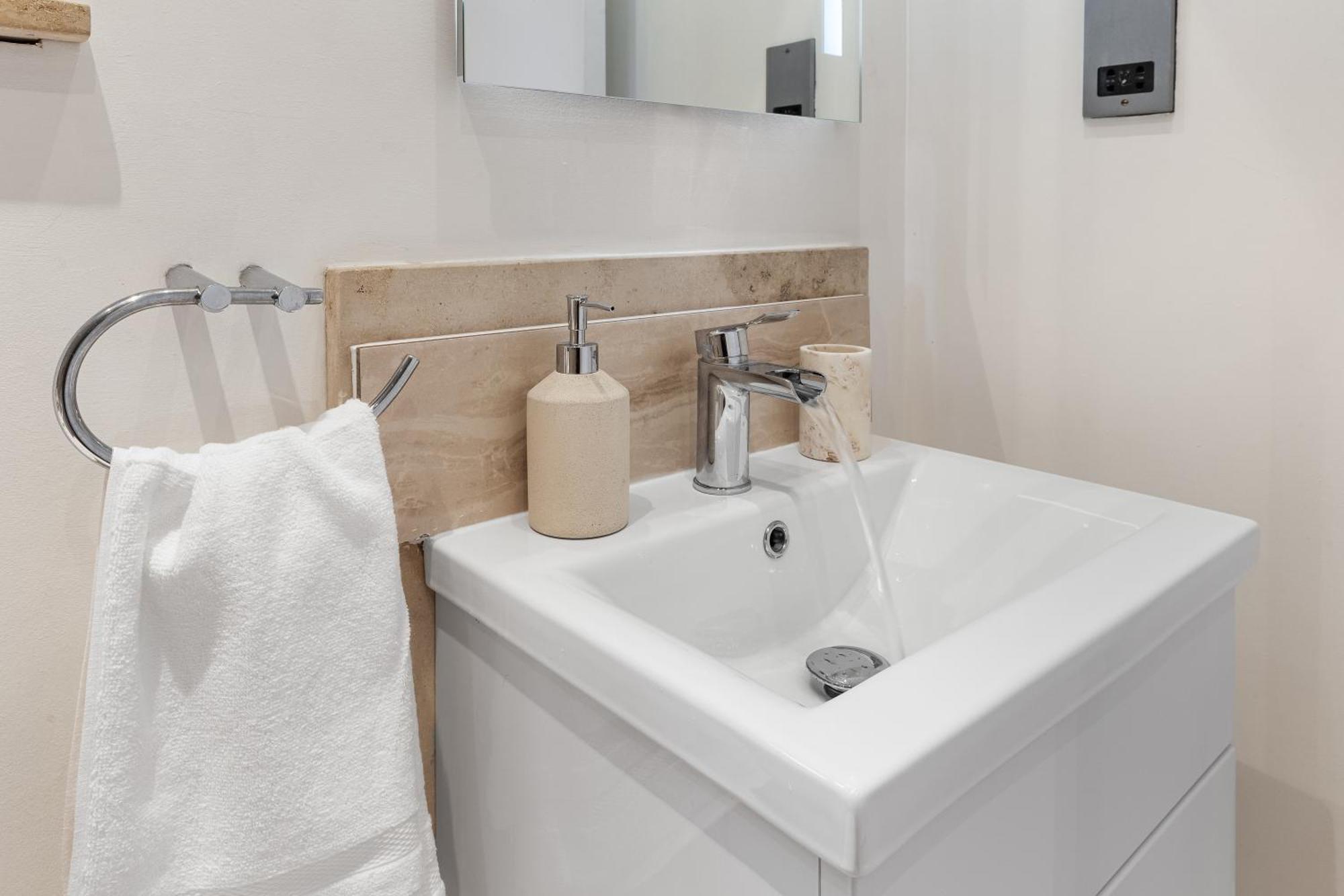 Elegant Oasis - 2 Bed - Garden - 65 Inch Tv & Netflix Londra