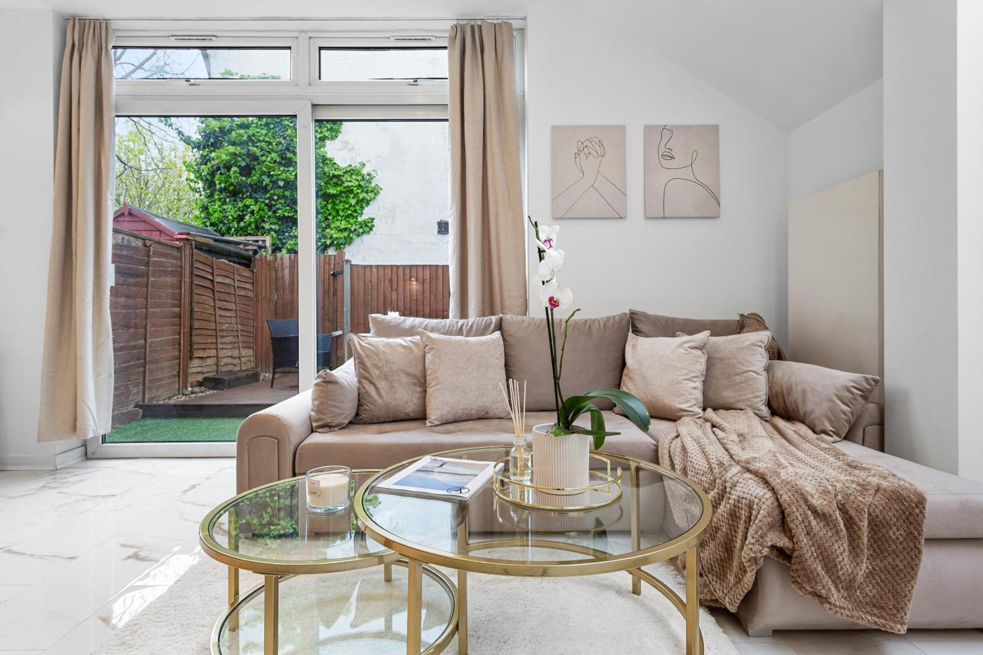 Elegant Oasis - 2 Bed - Garden - 65 Inch Tv & Netflix