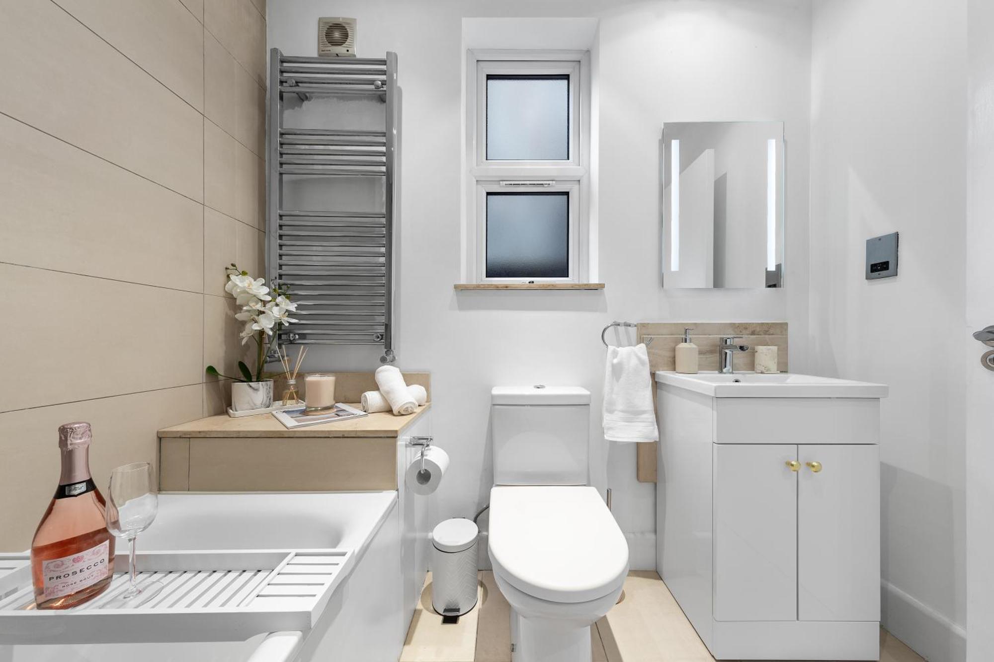 Elegant Oasis - 2 Bed - Garden - 65 Inch Tv & Netflix Appartamento