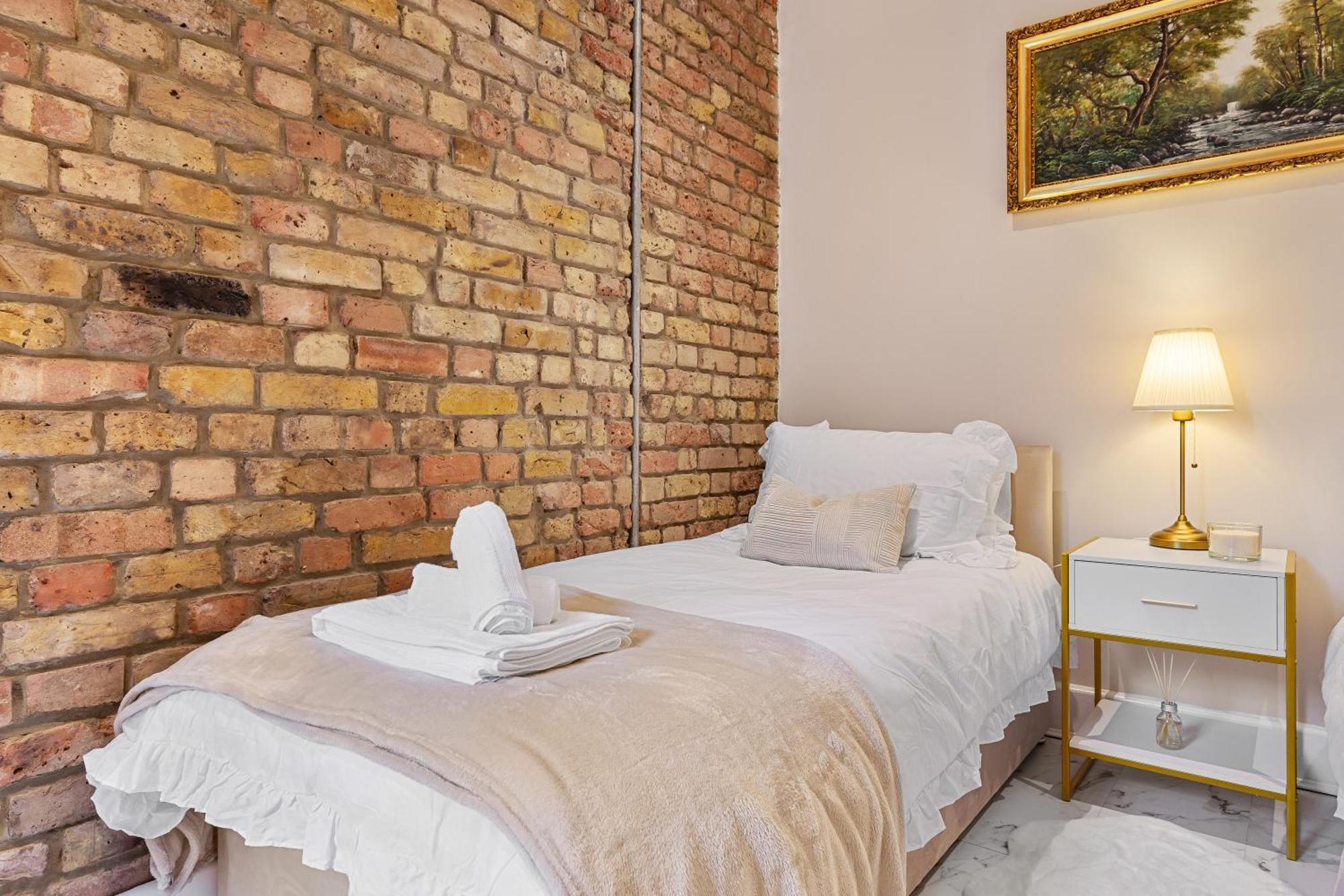 Elegant Oasis - 2 Bed - Garden - 65 Inch Tv & Netflix